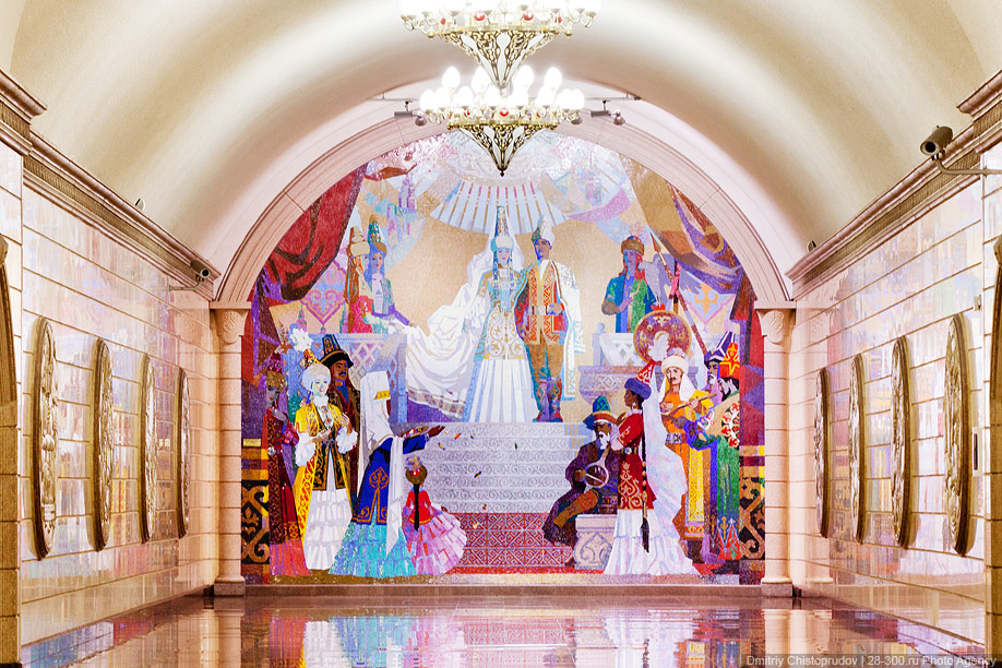 Tuy mới mở cửa năm 2011, nhưng hệ thống t&agrave;u điện ngầm Metro Almaty lu&ocirc;n g&acirc;y ấn tượng với vẻ đẹp h&agrave;o nho&aacute;ng