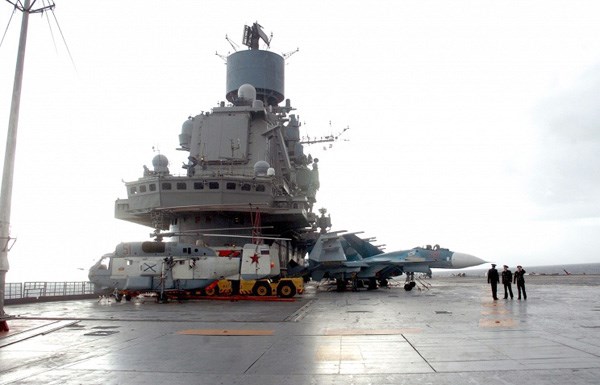 H&igrave;nh ảnh mặt đường băng t&agrave;u s&acirc;n bay Kuznetsov của Hải qu&acirc;n Nga