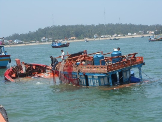 T&agrave;u c&aacute; Việt Nam lại bị t&agrave;u lạ đ&acirc;m ch&igrave;m