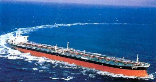 T&agrave;u h&agrave;ng nghi bị cướp biển bắt