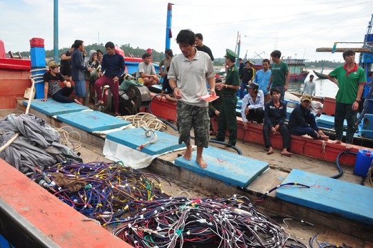t&agrave;i hải cảnh trung quốc tấn c&ocirc;ng ngư d&acirc;n