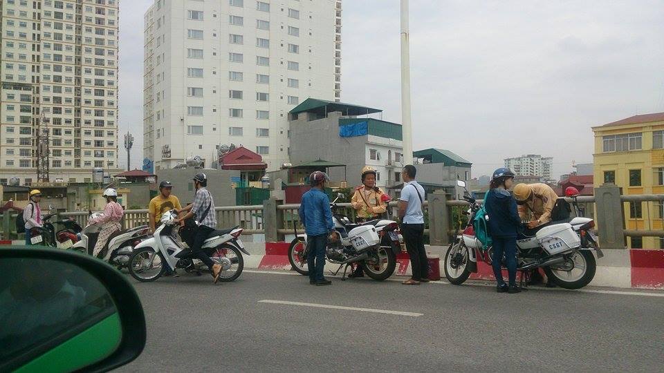 CSGT g&agrave;i bẫy người vi phạm giao th&ocirc;ng