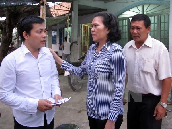 UBND xã Phước Trạch hỗ trợ 3 triệu đồng cho gia đình nạn nhân. UBND xã Phước Trạch hỗ trợ 3 triệu đồng cho gia đình nạn nhân.