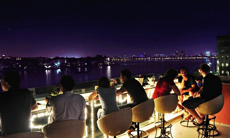 Một qu&aacute;n bar nhỏ y&ecirc;n b&igrave;nh tr&ecirc;n n&oacute;c của Don&rsquo;s, T&acirc;y Hồ, H&agrave; Nội