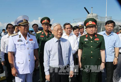 Ng&agrave;y 5/5, Tổng B&iacute; thư Nguyễn Ph&uacute; Trọng thăm Bộ tư lệnh V&ugrave;ng 4 Hải qu&acirc;n v&agrave; một số đơn vị trong căn cứ qu&acirc;n sự Cam Ranh. Ảnh: TTXVN