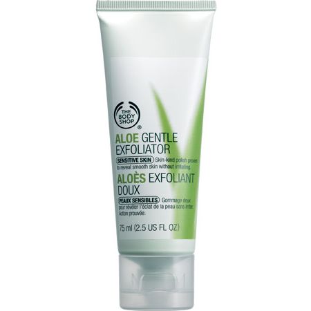 Mỹ phẩm gi&aacute; rẻ: The Body Shop l&agrave; sản phẩm tẩy da chết kh&aacute; tốt với mức gi&aacute; vừa phải