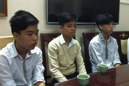 T&egrave; bậy trong trường, 3 học sinh lĩnh c&aacute;i kết &lsquo;thảm&rsquo;