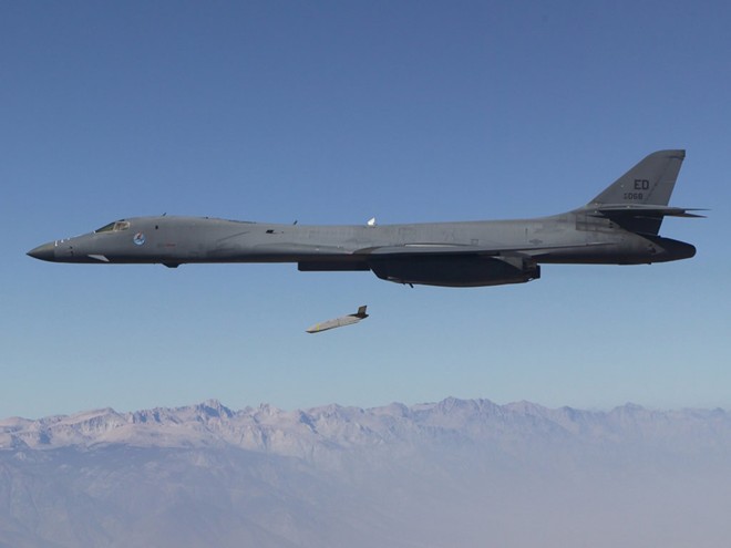 t&ecirc;n lửa AGM-158: Vũ kh&iacute; phủ đầu của Mỹ