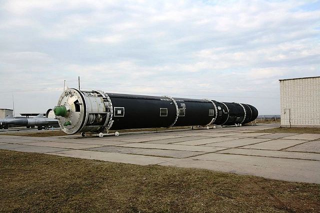 T&ecirc;n lửa đạn đạo li&ecirc;n lục địa RS-28 Sarmat của Nga c&oacute; tầm bắn hơn 11.000km, đủ sức uy hiếp v&ugrave;ng l&atilde;nh thổ