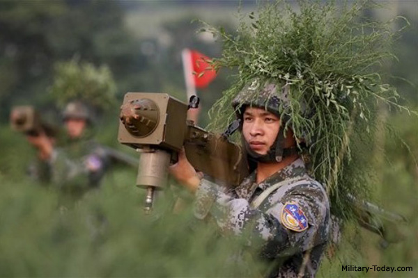 Ngo&agrave;i Trung Quốc, nhiều quốc gia kh&aacute;c cũng c&oacute; t&ecirc;n lửa v&aacute;c vai FN-6 trong bi&ecirc;n chế qu&acirc;n đội