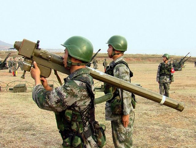 T&ecirc;n lửa v&aacute;c vai FN-6 l&agrave; hệ thống t&ecirc;n lửa ph&ograve;ng kh&ocirc;ng v&aacute;c vai thế hệ thứ 3 do Trung Quốc sản xuất