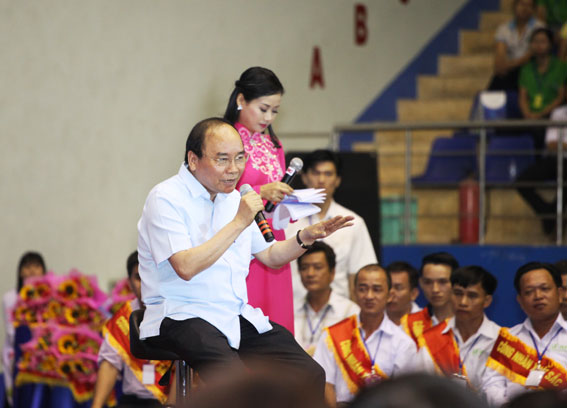 Thủ tướng đối thoại với c&ocirc;ng nh&acirc;n