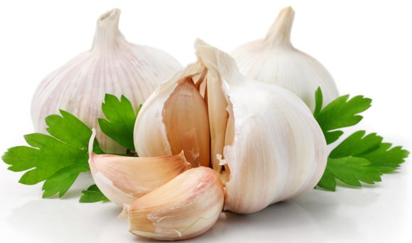 Tỏi giúp loại bỏ các độc tố ra khỏi cơ thể nhờ chứa allicin và selen