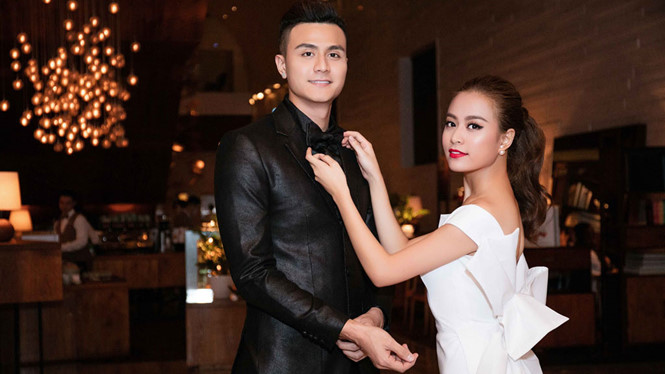 Nữ ca sĩ sinh năm 1988  và Vĩnh Thụy vướng tin đồn hẹn hò khi nam siêu mẫu đăng tải hình ảnh tình tứ, thân mật với một cô gái giấu mặt được cho là Hoàng Thùy Linh trên trang cá nhân. 