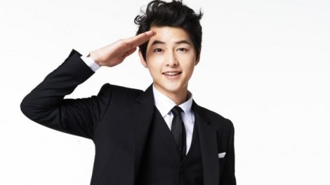 Từ khi còn nhỏ đến khi học Trung học, Song Joong Ki đã tham gia trượt băng rất nhiều, thậm chí còn trở thành đại diện của quê hương Daejeon. Anh có cơ hội tham gia vào một số đại hội thể thao có quy mô lớn như Đại hội thể thao quốc gia (tham gia 3 lần).