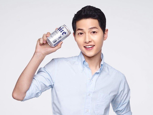 Song Joong Ki sinh ngày 19/9/1985 tại thành phố Daejeon, Hàn Quốc, tuổi con trâu. Nhóm máu A, cao 1m78, nặng 65kg.