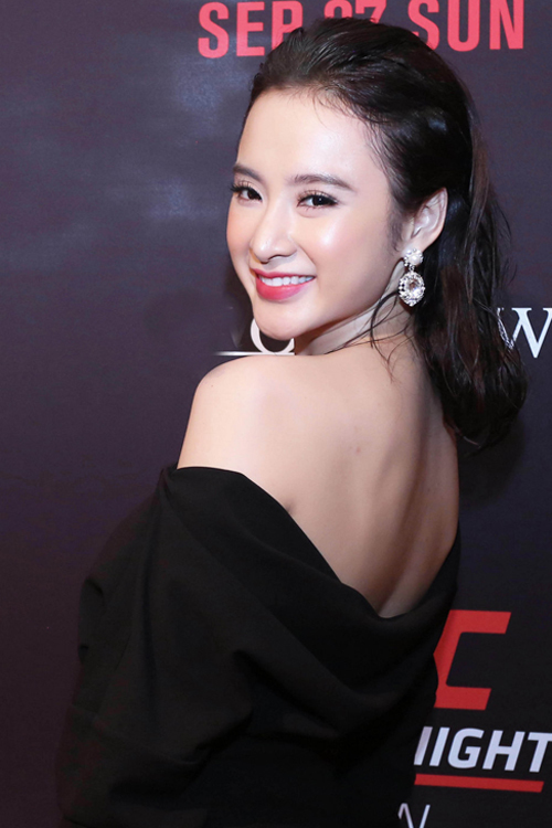 Trước những ý kiến trái chiều về hình ảnh Angela Phương Trinh vẫn thản nhiên đi uống cà phê khi kỳ thi tốt nghiệp THPT đã cận kề, ''bà mẹ nhí'' bất ngờ thú nhận mình không theo học hệ phổ thông trung học mà đang học hệ bổ túc vì muốn kiếm tiền hỗ trợ Sòng Bài Trực Tuyến 13Win.com Đăng ký và nhận 60K 24 bao lì xì miễn phí mỗi ngày và sẽ thi tốt nghiệp vào dịp sau này. Tuy nhiên, phía trường tư thục cấp II-III Đăng Khoa ở Q.1 - TP.HCM - nơi nữ diễn viên Biết chết liền từng theo học khẳng định, học sinh Lê Ngọc Phương Trinh đã bỏ học từ năm lớp 9. 