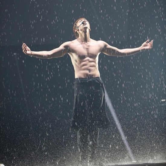 Nếu như tháng 3/2007, Rain có mặt ở Việt Nam với tư cách một ca sĩ độc lập tổ chức liveshow thì lần trở lại này, anh là một binh sĩ thuộc đoàn nghệ thuật quân đội Hàn Quốc đến giao lưu theo lời mời của bộ quốc phòng Việt Nam trong chuỗi chương trình kỷ niệm 20 năm thiết lập quan hệ 13Win15.com kèo nhà cái uy tín giữa hai nước.