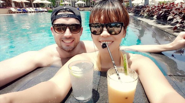 Anh không ngần ngại thừa nhận, mình là người đàn ông may mắn khi gặp được người phụ nữ hoàn hảo như cô. Anh không ngần ngại thừa nhận, mình là người đàn ông may mắn khi gặp được người phụ nữ hoàn hảo như cô.