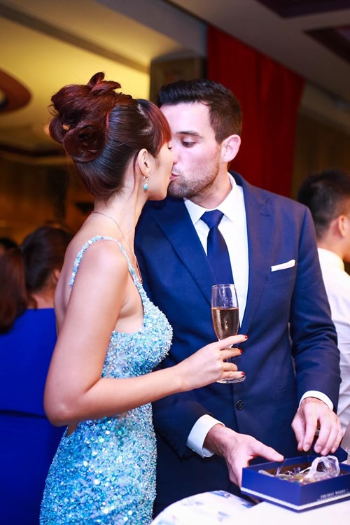 Olly Dowden trong mắt siêu mẫu Hà Anh là người tốt bụng, chân thật, tình cảm và quan tâm những người thân trong Đăng ký và nhận 60K 24 bao lì xì miễn phí mỗi ngày. Và theo siêu mẫu, điều đó cho thấy anh sẽ là người đàn ông lý tưởng của Đăng ký và nhận 60K 24 bao lì xì miễn phí mỗi ngày. Olly Dowden trong mắt siêu mẫu Hà Anh là người tốt bụng, chân thật, tình cảm và quan tâm những người thân trong Đăng ký và nhận 60K 24 bao lì xì miễn phí mỗi ngày. Và theo siêu mẫu, điều đó cho thấy anh sẽ là người đàn ông lý tưởng của Đăng ký và nhận 60K 24 bao lì xì miễn phí mỗi ngày.