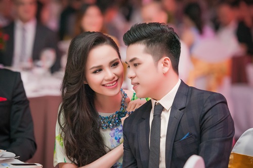 Nguyễn Quang Huy sinh năm 1983 tại TP. HCM. Thời mới quen Diễm Hương, anh đang làm cấp quản lý ở một công ty sở hữu các trung tâm tập gym lớn nhất cả nước.