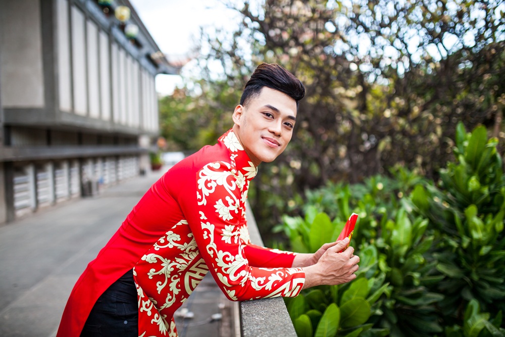 ối với anh, Mr Đàm là người đã đưa Ngọc Luân đến với con đường xán lạn trong âm nhạc, người đã thổi một làn gió mới trong tư duy âm nhạc và hình ảnh của Ngọc Luân sau này đến với công chúng.