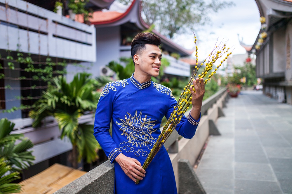 Đàm Vĩnh Hưng biết những ưu khuyết điểm trong giọng hát của Phan Ngọc Luân để điều chỉnh, đổi mới. Đàm