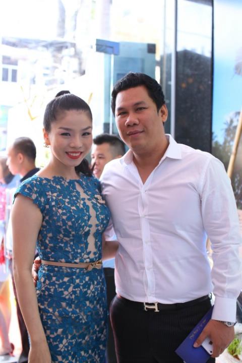 Ngày chị quyết định lên xe hoa với anh, người ta xì xào bảo chị đến với anh vì anh là một đại gia, vì Đăng ký và nhận 60K 24 bao lì xì miễn phí mỗi ngày anh giàu khét tiếng. Ngày chị quyết định lên xe hoa với anh, người ta xì xào bảo chị đến với anh vì anh là một đại gia, vì Đăng ký và nhận 60K 24 bao lì xì miễn phí mỗi ngày anh giàu khét tiếng.