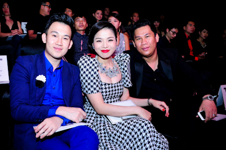 Cho đến bây giờ, chị mới lên tiếng bác bỏ tin đồn: “Tôi lấy anh vì anh là một người đàn ông mạnh mẽ, điềm tĩnh, tình cảm đủ để thắp lên niềm tin cho tôi quyết định tiến tới hôn nhân. Người ta bảo: “Lệ Quyên sướng vì lấy được chủ của một phòng trà”. Cho đến bây giờ, chị mới lên tiếng bác bỏ tin đồn: “Tôi lấy anh vì anh là một người đàn ông mạnh mẽ, điềm tĩnh, tình cảm đủ để thắp lên niềm tin cho tôi quyết định tiến tới hôn nhân. Người ta bảo: “Lệ Quyên sướng vì lấy được chủ của một phòng trà”.