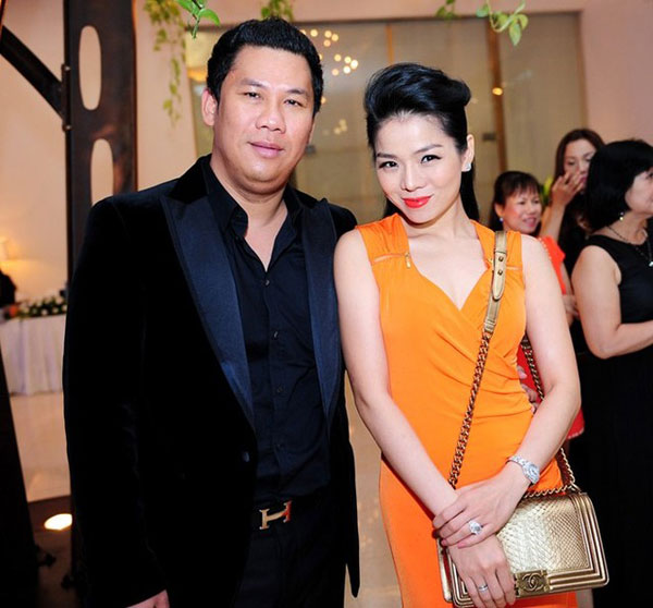 hị bảo, hai vợ chồng chị trái tính, anh điềm tĩnh trong khi chị nóng tính, anh ít nói trong khi chị sôi nổi, nói nhiều. Nhưng không phải vì thế mà anh chị xảy ra mâu thuẫn, vì biết nhường nhịn và cảm thông cho nhau nên tính cách và quan điểm trái ngược lại bù trừ cho nhau để hòa hợp. hị bảo, hai vợ chồng chị trái tính, anh điềm tĩnh trong khi chị nóng tính, anh ít nói trong khi chị sôi nổi, nói nhiều. Nhưng không phải vì thế mà anh chị xảy ra mâu thuẫn, vì biết nhường nhịn và cảm thông cho nhau nên tính cách và quan điểm trái ngược lại bù trừ cho nhau để hòa hợp.