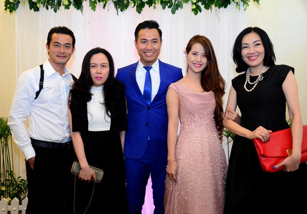 Ngày 29/8/2015, Quách Ngọc Ngoan đưa lên trang cá nhân link bài viết: “Sao xịn đua nhau “lái máy bay bà già” với lời đề tựa: “Tình yêu là khi hai trái tim cùng chung nhịp đập, bất chấp tuổi tác”, như một lời khẳng định cho quan điểm bất chấp sự chênh lệch tuổi tác trong tình yêu.