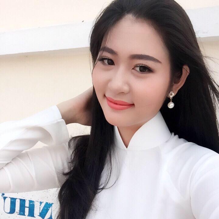 Thực ra hôm sơ khảo Vi chọn áo dài trắng nữ sinh, gương mặt hiền hậu, chưa hẳn đã ấn tượng với tất cả