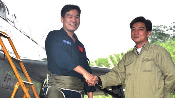 Phi c&ocirc;ng Nguyễn Hữu Cường (tr&aacute;i)