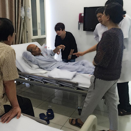 Trước tình cảm của mọi người, nghệ sĩ Hán Văn Tình cảm động: ''Nhiều bạn bè vào thăm tôi, cũng có nhiều khán giả động viên tôi chữa trị. Tôi chỉ biết gửi lời cảm ơn tới mọi người vì đã quan tâm đến mình quá nhiều''.