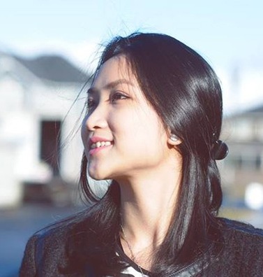 Ngày ấy, rất nhiều người tò mò xem liệu cô gái xinh đẹp nào đã trói được trái tim chàng ca sĩ điển trai, đào hoa. Cô gái đấy chính là Yến Phương, sinh năm 1991.