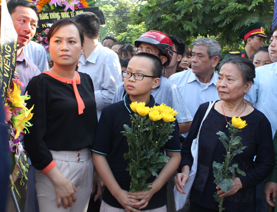 Lễ viếng đại tá, phi công Trần Quang Khải được tổ chức từ 7 giờ sáng và lễ truy điệu được cử hành lúc 9 giờ hôm nay 20.6. Ảnh: Dân Trí