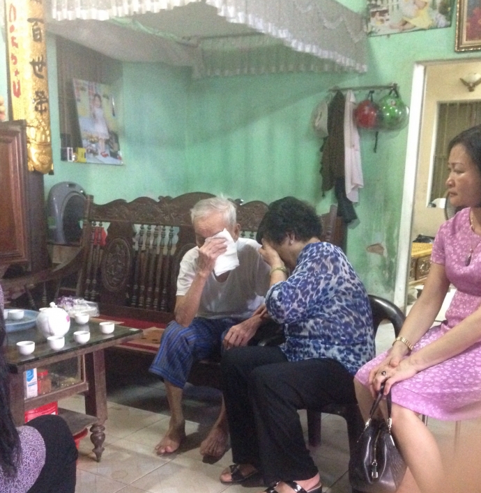 Trong những tin tức thời sự 24h h&ocirc;m nay c&oacute; việc t&acirc;m sự mặn ch&aacute;t vị nước mắt của gia đ&igrave;nh phi c&ocirc;ng Trần Quang Khải
