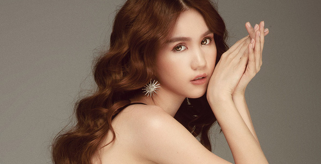 Vẻ đẹp của Ngọc Trinh trong bộ sưu tập được ví như một nàng chiến binh vừa mạnh mẻ, vừa sexy...