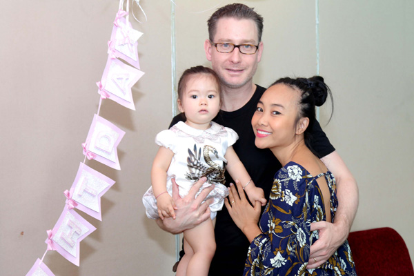 Đoan Trang hạnh phúc viên mãn bên chồng tây khi người đàn ông ngoại quốc không chỉ yêu thương cô hết mực, mà còn sở hữu gia tài đáng mơ ước.