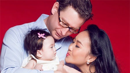 Khá ít thông tin về người chồng Tây của Đoan Trang được tiết lộ