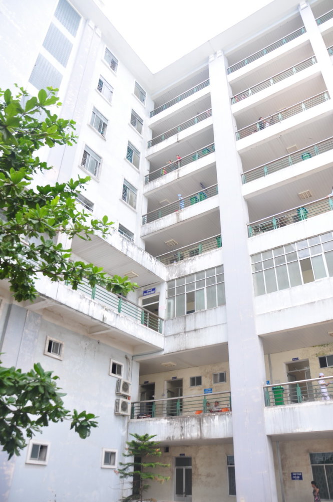 Hiện trường nơi anh Hải ôm con nhỏ nhảy lầu tự sát