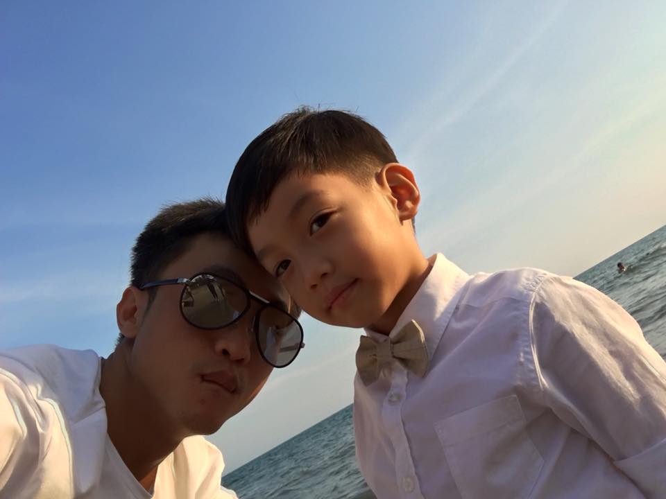 Cường đô la tên thật là Nguyễn Quốc Cường, sinh năm 1982, là con trai của bà Nguyễn Thị Như Loan, một trong những người phụ nữ giàu có nhất Việt Nam với tổng tài sản vào thời hoàng kim ước tính phải lên tới vài nghìn tỷ.