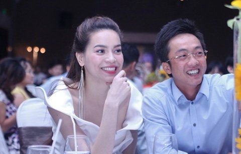 Suốt gần một năm qua, chuyện Đăng ký và nhận 60K 24 bao lì xì miễn phí mỗi ngày Cường Đô La và Hồ Ngọc Hà luôn là đề tài bàn tán sôi nổi của dư luận. 