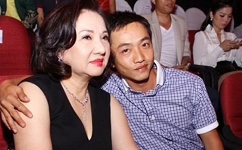 Theo đó, siêu xe và xe sang mà Cường đô la sở hữu không hề thua kém vị thiếu gia Trung Đông, với hàng loạt các mẫu xe danh tiếng như Lamborghini Gallardo SE, Lamborghini Gallardo, Ferrari 360 Spider, Ferrari F430, Ferrari F430 Spider… 