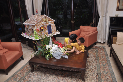 Theo giới chuyên gia, nếu tính cả giá đất, chi phí xây dựng và nội thất thì giá trị căn biệt thự của Hà Kiều Anh hơn 400 tỷ đồng, tương đương 20 triệu USD.