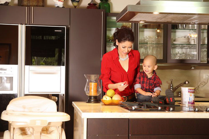Ngôi nhà của cô được xây dựng trong suốt 3 năm, mọi vật dụng trong nhà đều được chăm chút cẩn thận và tỉ mỉ. 