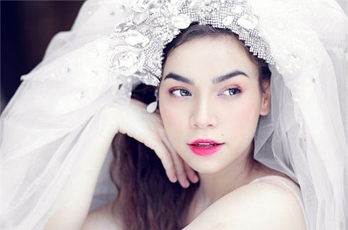 V&iacute; như để c&oacute; được H&agrave; Hồ ở vị tr&iacute; ghế n&oacute;ng của The Voice 2012, nh&agrave; sản xuất đ&atilde; phải chi ra con số  500 triệu đồng.