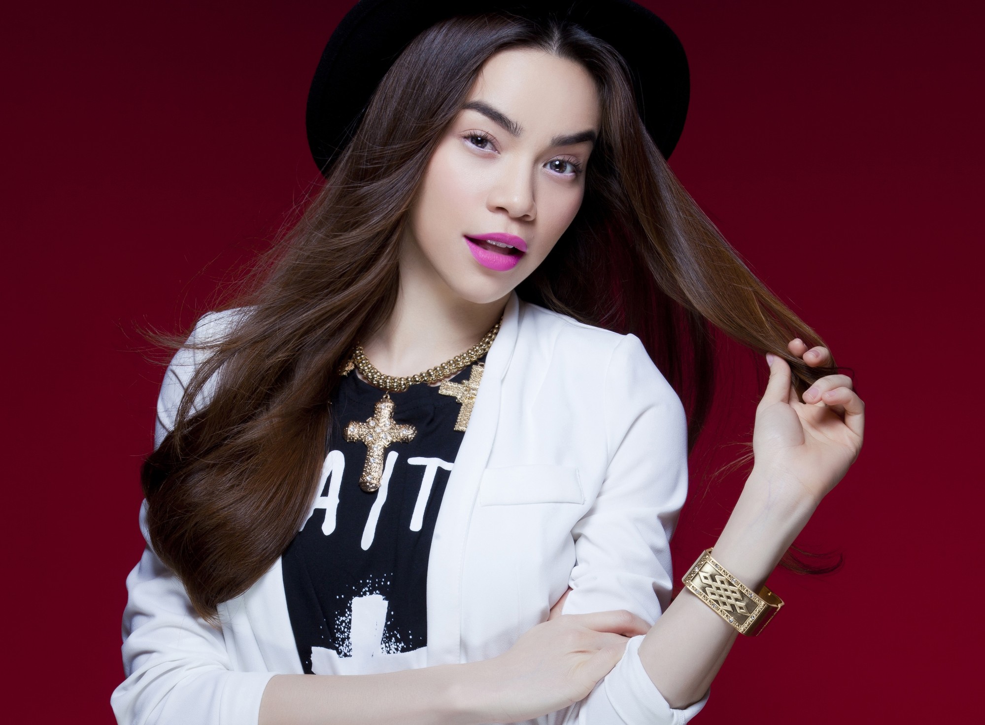 H&agrave; Hồ c&oacute; lẽ l&agrave; nữ ca sĩ sở hữu nhiều si&ecirc;u xe nhất trong giới showbiz t&iacute;nh đến thời điểm n&agrave;y