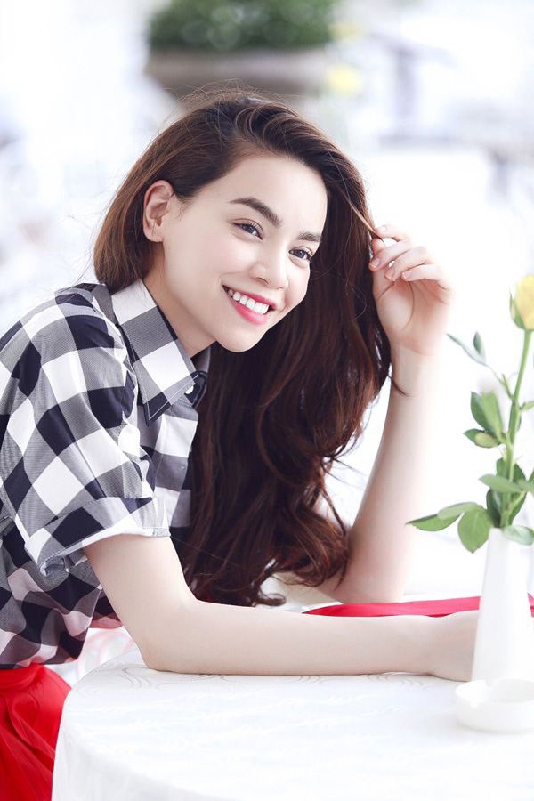 Mặc d&ugrave; H&agrave; Hồ đ&atilde; phản ứng về gi&aacute; trị chiếc xe n&agrave;y nhưng d&acirc;n t&igrave;nh vẫn ''mặc định'' con số 10 tỉ đồng.