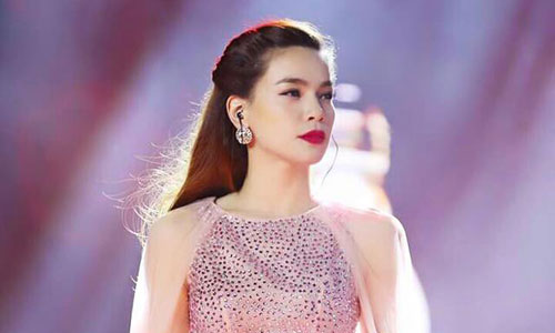 Kh&ocirc;ng thể phủ nhận rằng nữ ca sĩ đ&atilde; c&oacute; những hoạt động nghệ thuật t&iacute;ch cực, nghi&ecirc;m t&uacute;c. 